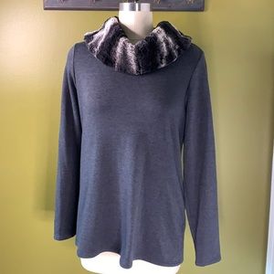🟣3/$50! Saks Fifth Avenue Top Faux Fur Collar (M)